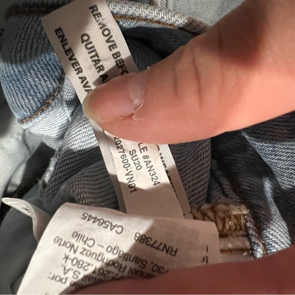 Madewell Mid-Rise Classic Straight Jeans in Wellingford Wash: Knee-Rip Edition - Picture 13 of 14